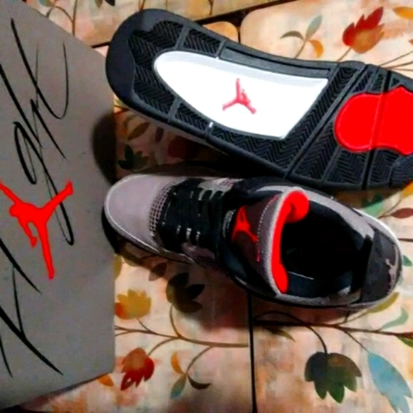 Taupe Haze Jordan 4 - Picture 2 of 4